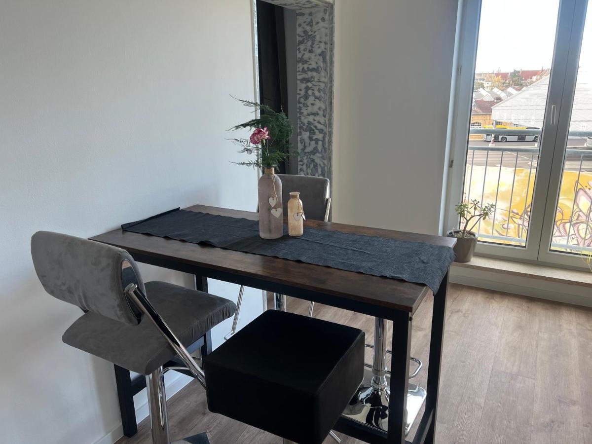Apartment Juna Mit Tg Stellplatz Leipzig Exteriör bild